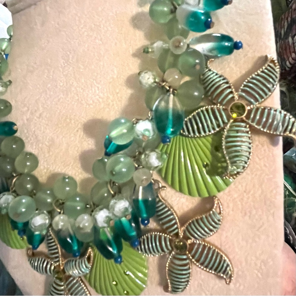 Chico‘s chunky statement charm necklace starfish shells ombre’ glass beads 18” - Picture 2 of 13